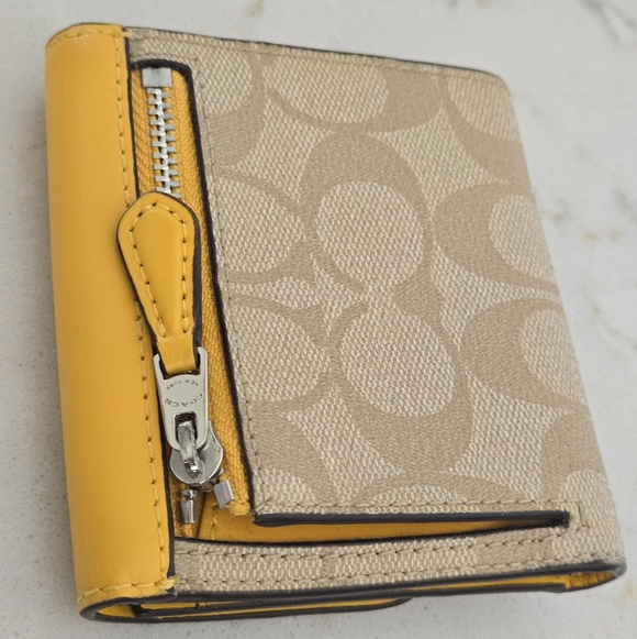 Coach Signature Wallet - Picture 8 of 14